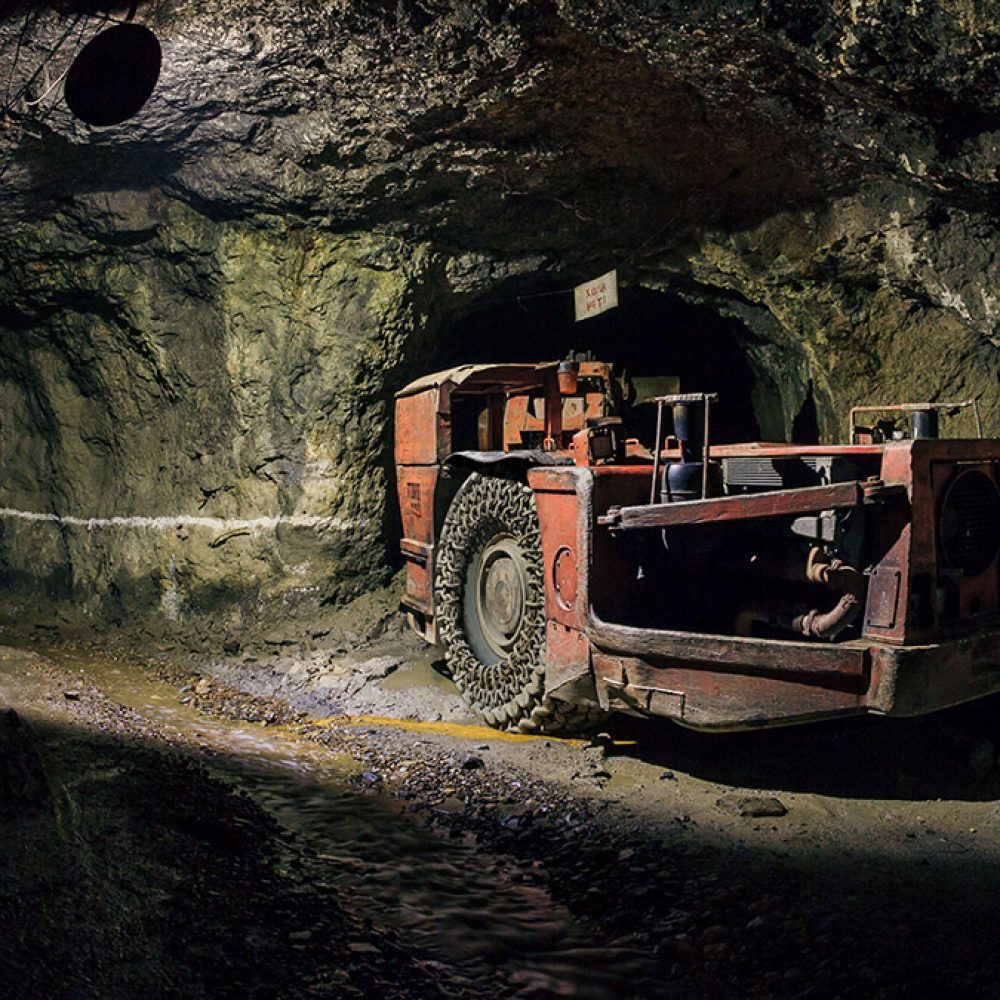 mines-with-tire-protection-chains